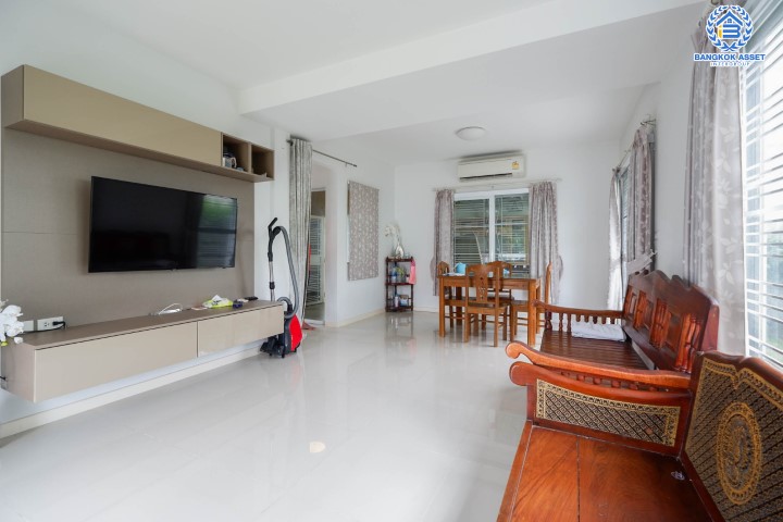 บ้านเดี่ยวมือสองนนทบุรี ม.พฤกษ์ลดา บางใหญ่2 เนื้อที่มากถึง 50 ตร.ว. ฟังก์ชัน 3 ห้องนอน 2 ห้องน้ำ 1 ที่จอดรถ บ้านสภาพใหม่พร้อมเข้าอยู่ ทำเลเดินทางสะดวก เชื่อมต่อถ.กาญจนาภิเษก เพียง 10 นาทีถึงรถไฟฟ้าสายสีม่วง "สถานีคลองบางไผ่" ใกล้ทางด่วน "กาญจนาภิเษก"